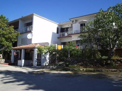 Appartements DADO Starigrad (Paklenica)