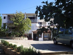 Appartements DADO Starigrad (Paklenica)