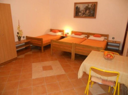 Appartements DADO Starigrad (Paklenica)