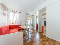 Maison de vacances Apartmani Pakoštane mobile homes Punta 1 Pakostane