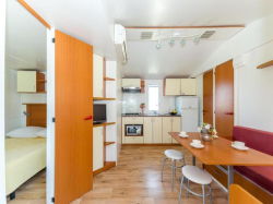 Maison de vacances Apartmani Pakoštane mobile homes Punta 1 Pakostane